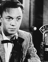 Alan Freed Disc Jokey donne le nom Rock and Roll en 1951
