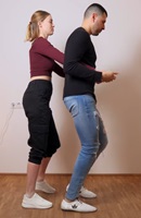 Figures de Bachata Enroulé Garçon devant Fille